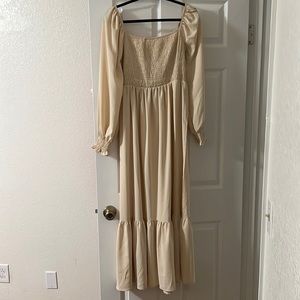 Square neck whirred ruffle hem dress